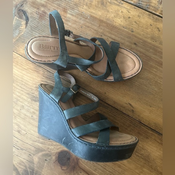 Born Shoes - Born Dark Green Wedge Sandals Size 9